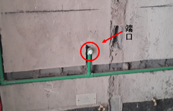 傳統(tǒng)水電：開好槽之后，直接裝入水管，水管端口有滲水會直接滲入水管槽內(nèi)，導(dǎo)致墻面滲水。